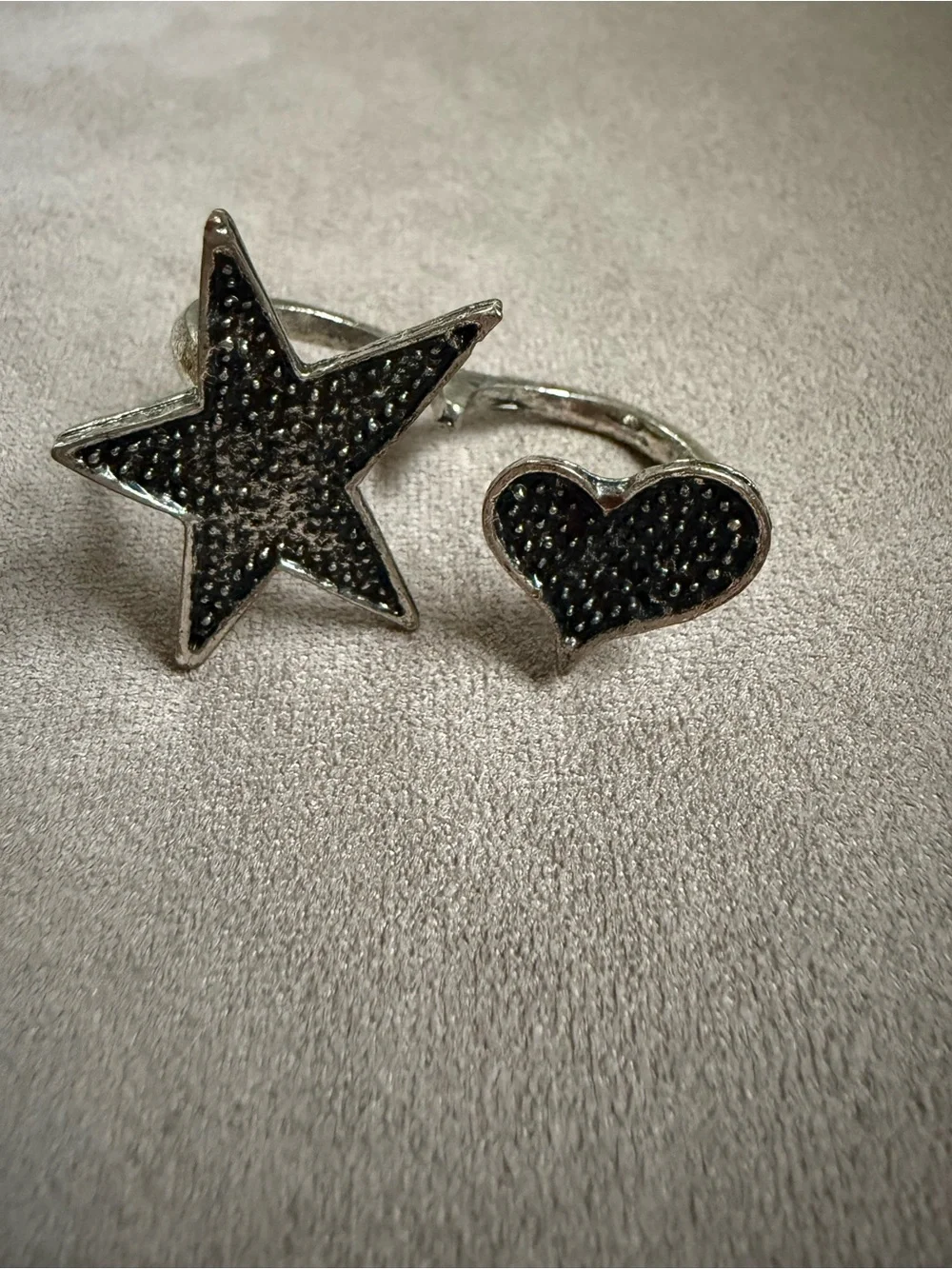 Vintage Y2K Silver Star & Heart Ring - Black Accents